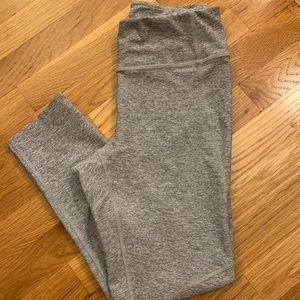 Outdoor Voices 3/4 warmup leggings Ash size M